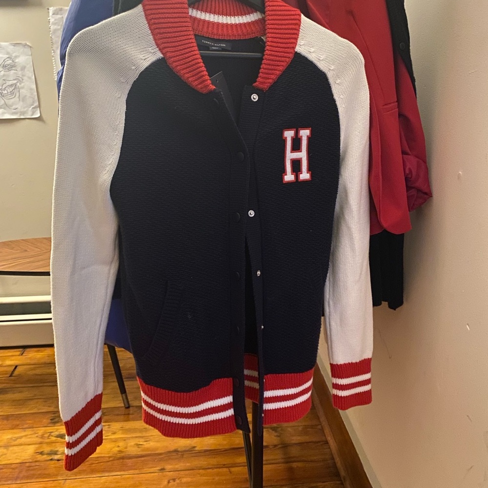 Beautiful tommy heavy sweater